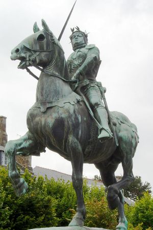 Bertrand du Guesclin statue.jpg
